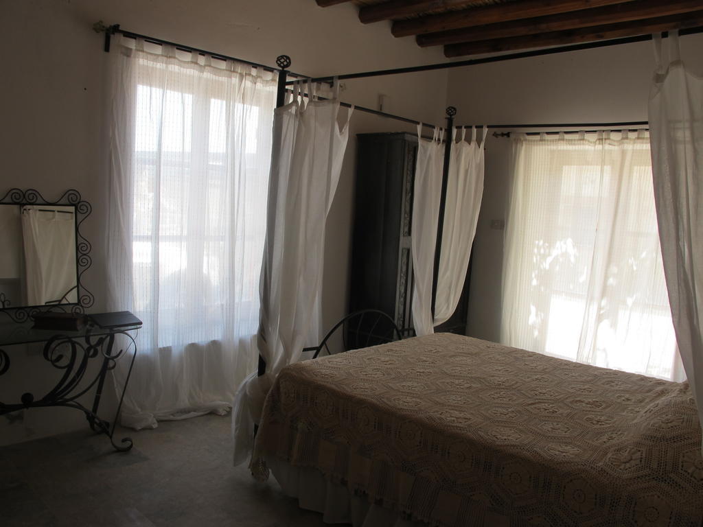 Spiti Calliope Kathikas Bilik gambar